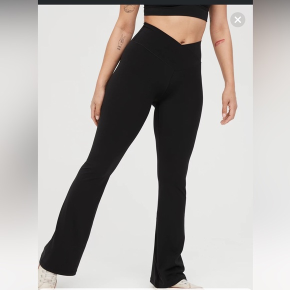 Aerie Offline crossover flare leggings size medium - Picture 2 of 9